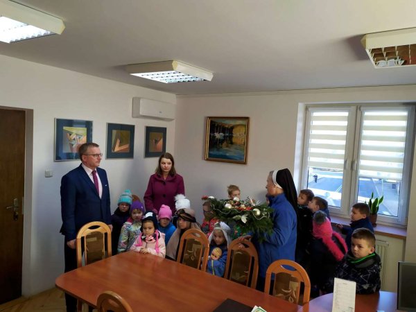 Życzenia Świąteczne - wizyta dzieci z haczowskiej ochronki