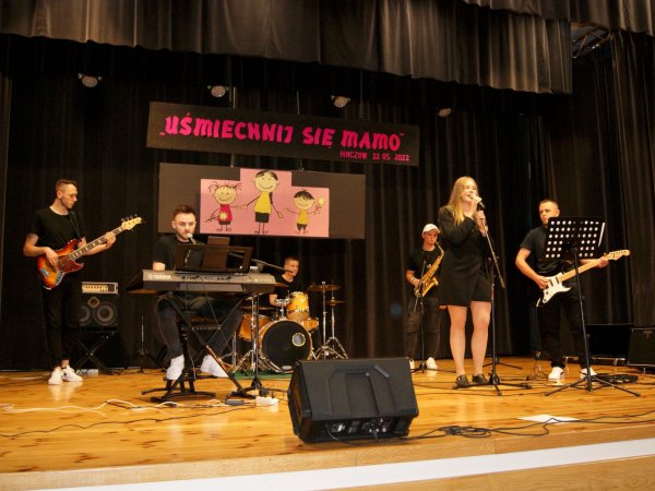 Uśmiechnij się Mamo