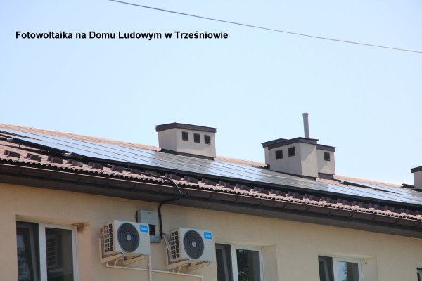 Fotowoltaika na Domu Ludowym w Trześniowie 2.JPG
