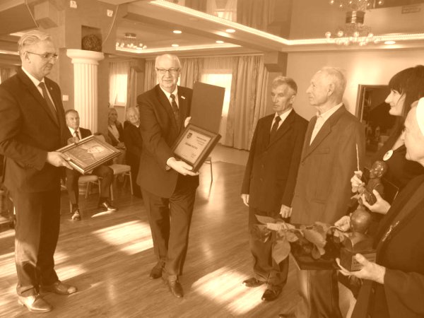 Kazimierz Cwynar otrzymał tytuł „Zasłużony dla Powiatu Brzozowskiego”