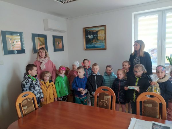 Przedszkolaki z Haczowa składają życzenia