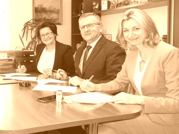 Podpisanie umowy w sprawie budowy chodników